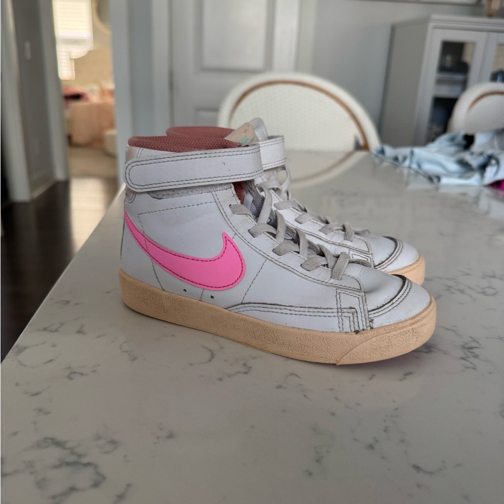 Nike blazer kids sneakers White and Pink